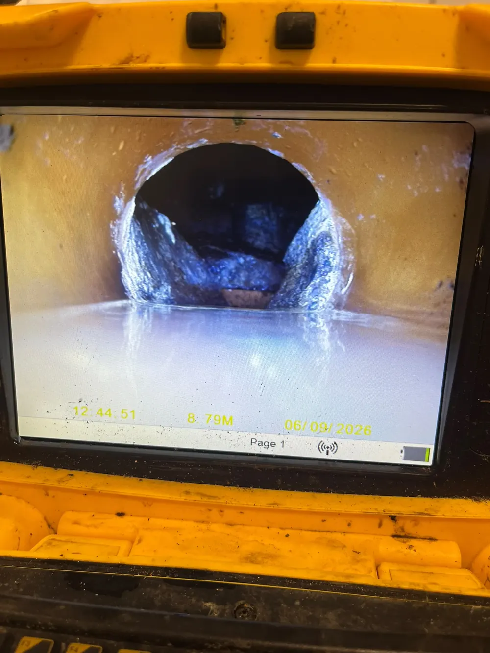 CCTV drain survey screen showing a pipe defect
